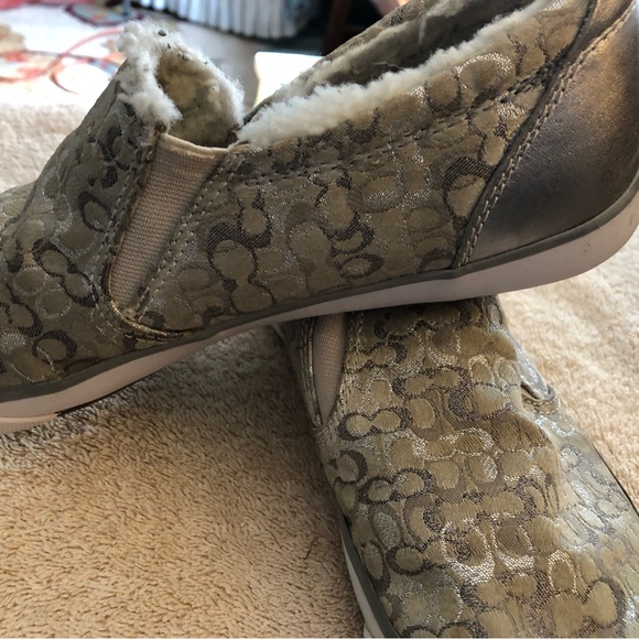 Silver and gray fur lined deck shoes Coach. 8B - Picture 7 of 9